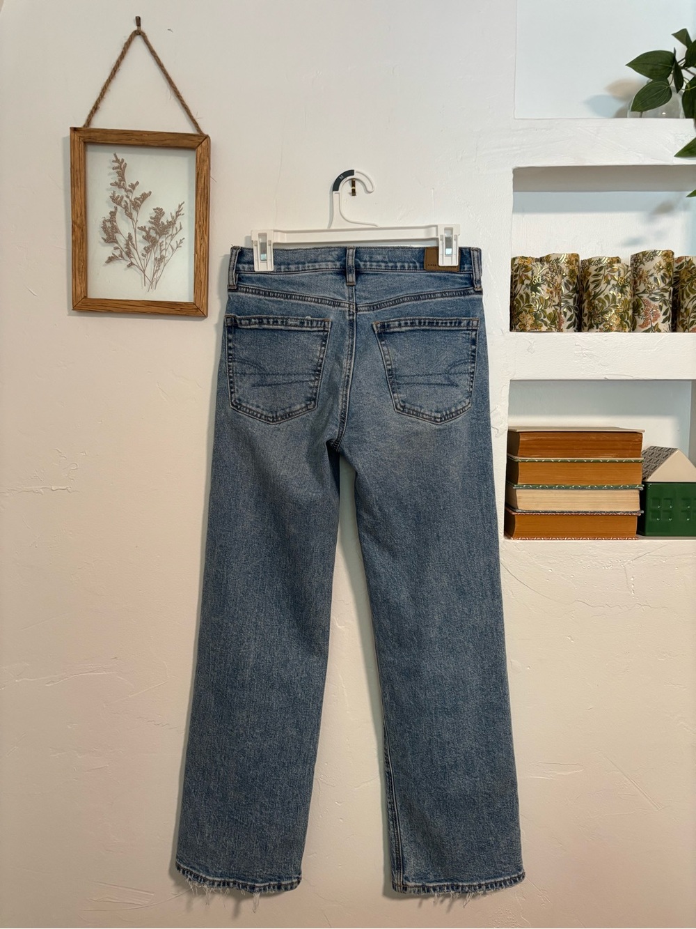 American Eagle Outfitters | Mid Rise Straight Women’s Jeans - Picture 3 of 4